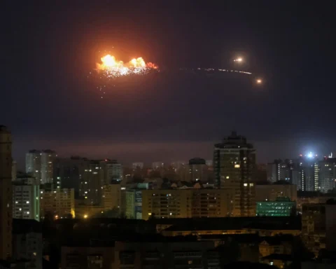 Mosca colpisce Kiev con 539 droni e 16 missili: escalation dopo il colloquio Trump-Putin