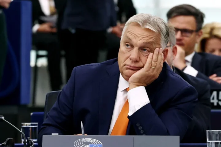 Orban chiede le dimissioni di von der Leyen prima del voto di sfiducia in Parlamento europeo