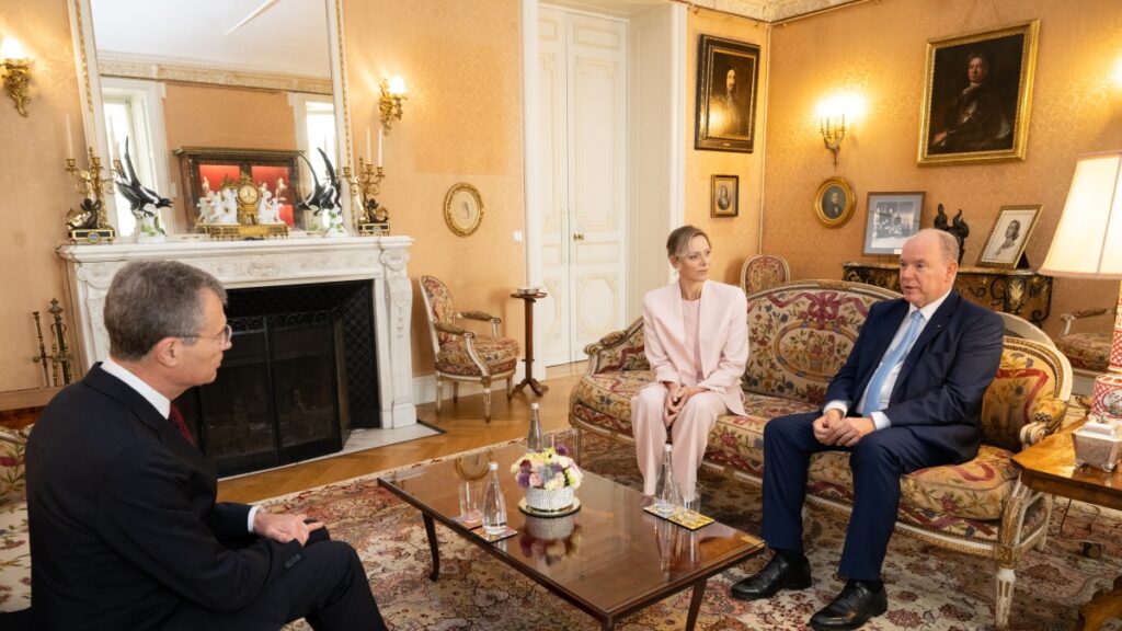 Alberto e Charlène di Monaco partecipano al giuramento del nuovo Ministro di Stato