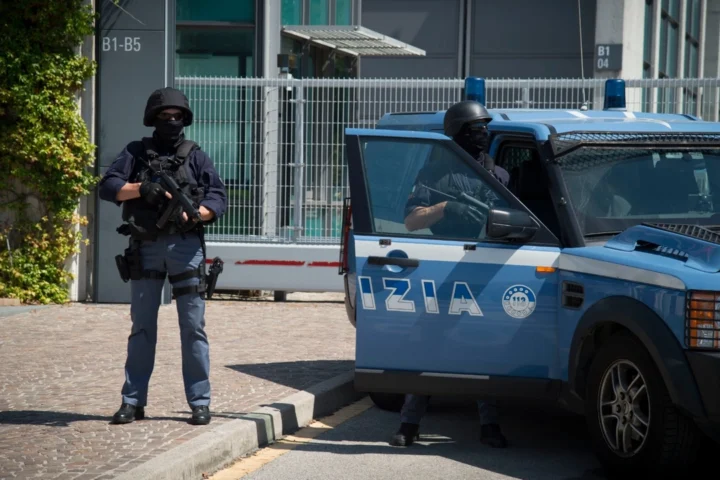 Arrestato a Milano il capo della gang rumena 'Diskstation', responsabile di attacchi a aziende in Italia e Francia