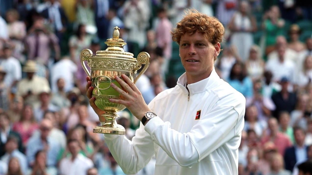 Arriva QS Sport Magazine con il poster di Sinner