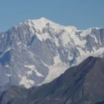 Caldo record e ghiacciai: fusione accelerata aumenta i rischi di crolli