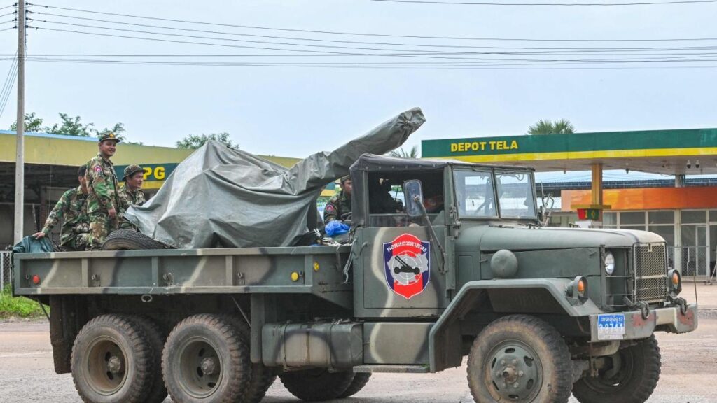 Cambogia-Thailandia, conflitto ai templi: attacchi e migliaia di sfollati, bilancio di 33 morti