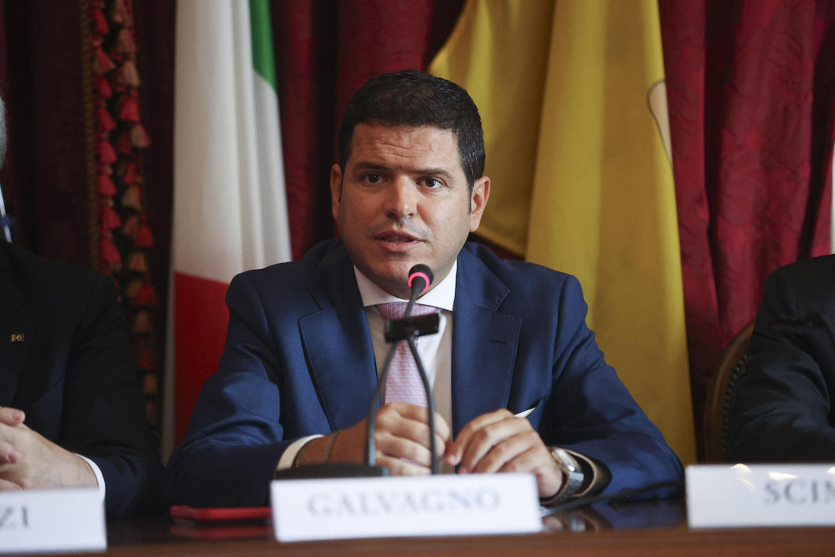 Corruzione in Sicilia, il presidente dell'Ars rifiuta le dimissioni