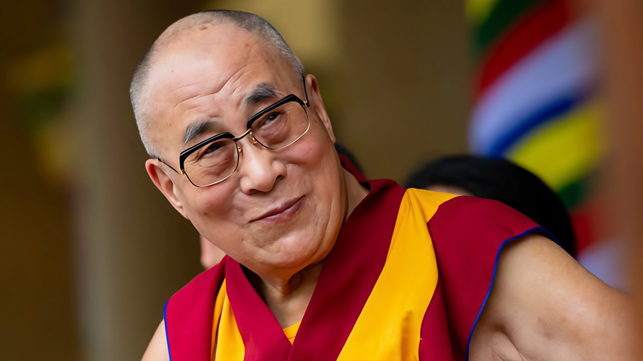 Dalai Lama: novant’anni dedicati alla felicità collettiva
