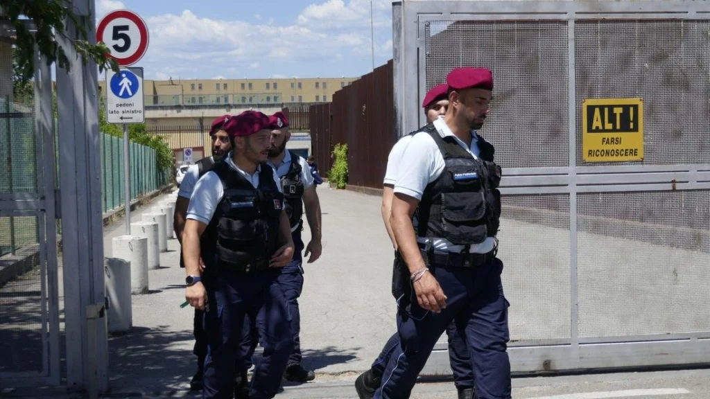 Detenuto a Prato trovato morto: possibile omicidio dopo la rivolta