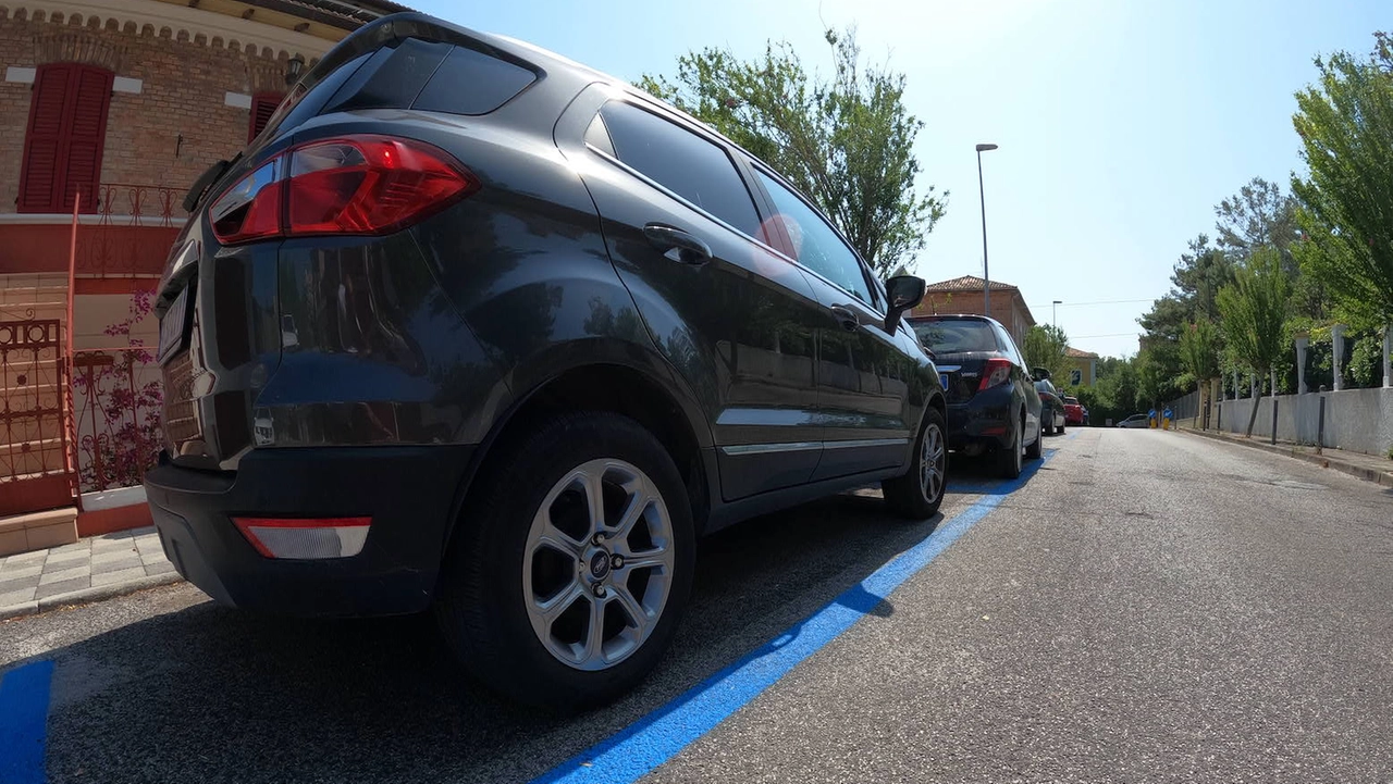 Divieto di sosta e strisce blu, sconto sulle multe: chiarimenti del Viminale