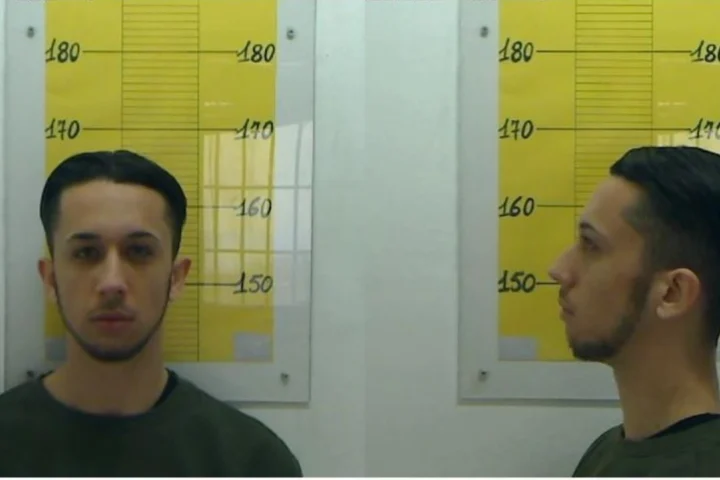 Evaso dopo la laurea, trovata la fidanzata e ricerche per i complici