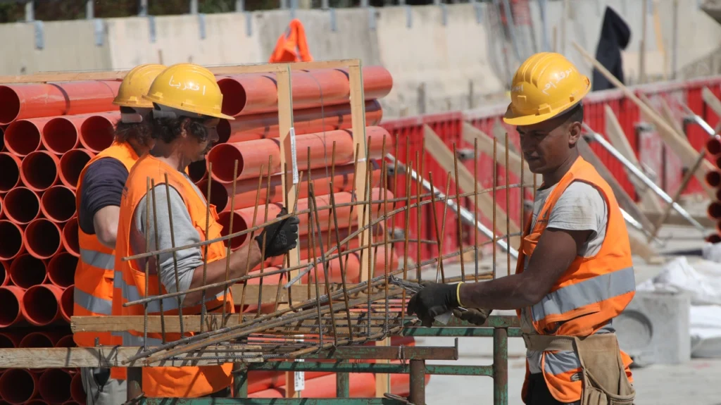 Firenze, proteste degli operai: “Dieci ore al sole, insostenibile”