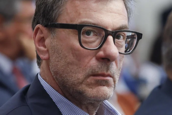 Giorgetti: "La riscossione locale è inefficace, servono enti ad hoc"