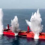 Gli Houthi affondano una nave e sequestrano ostaggi, sanzioni Usa per la relatrice ONU Albanese