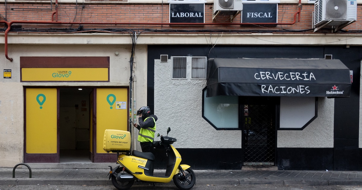 Glovo assume 14mila fattorini in Spagna per conformarsi alla legge del 2021