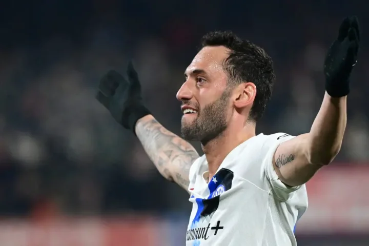Hakan Calhanoglu vicino alla permanenza all'Inter