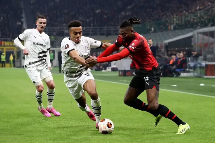 Il Milan presenta un'offerta per Gela Doue dello Strasburgo, interessi da Sunderland e Chelsea