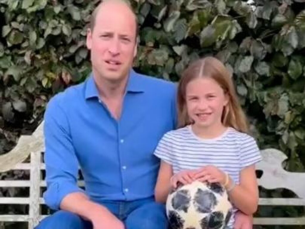 Il principe William in visita a Basilea per le «Leonesse» del calcio con la figlia Charlotte