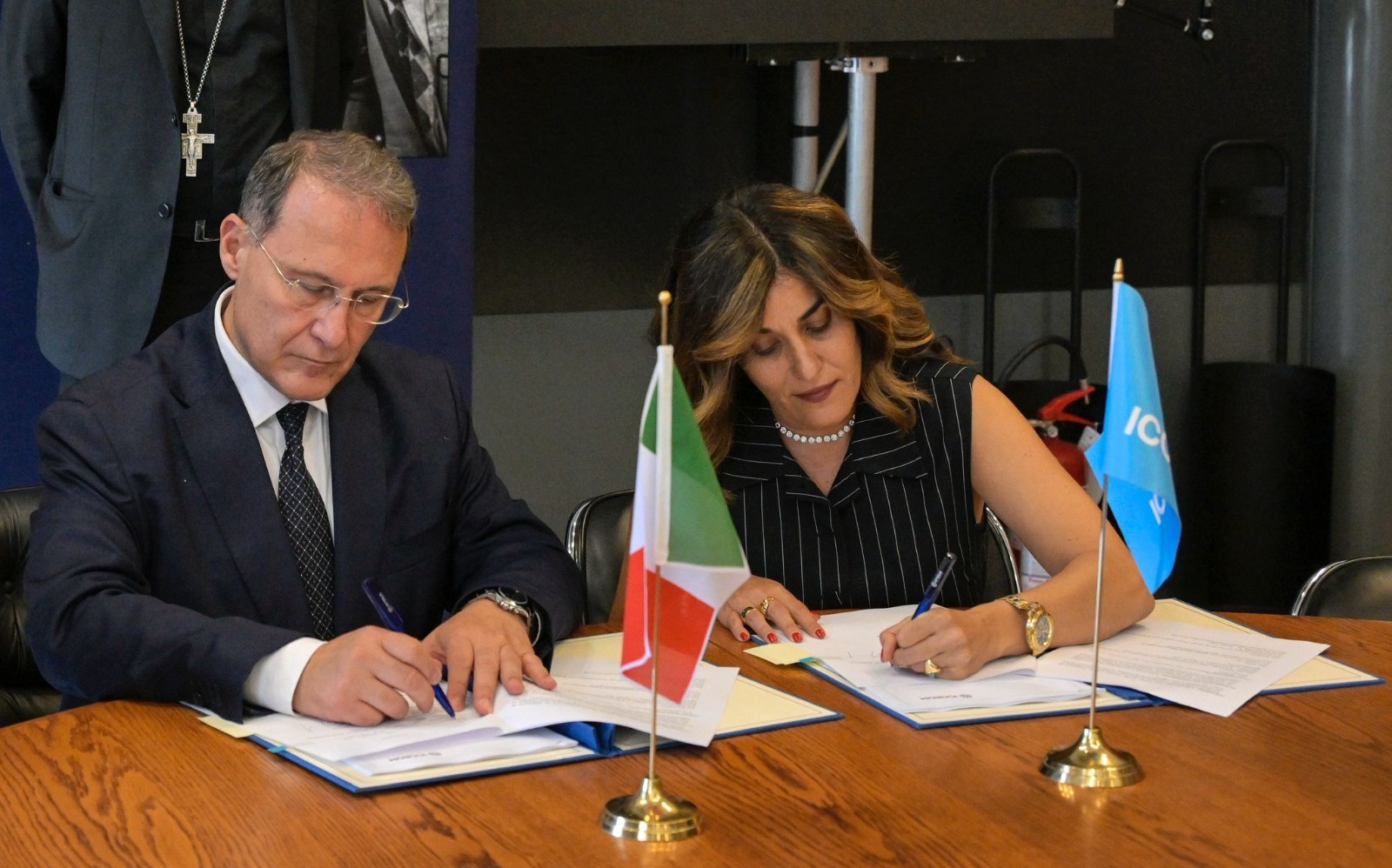 Il vice ministro Cirielli firma l'accordo con ICCROM per la tutela del patrimonio culturale in Africa