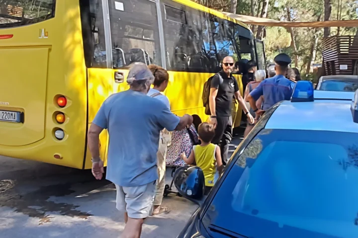 Incendio nella Maremma, evacuati 650 a Roccamare