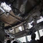 Iran: mille arresti in un mese, la repressione degli ayatollah e Khamenei torna in pubblico