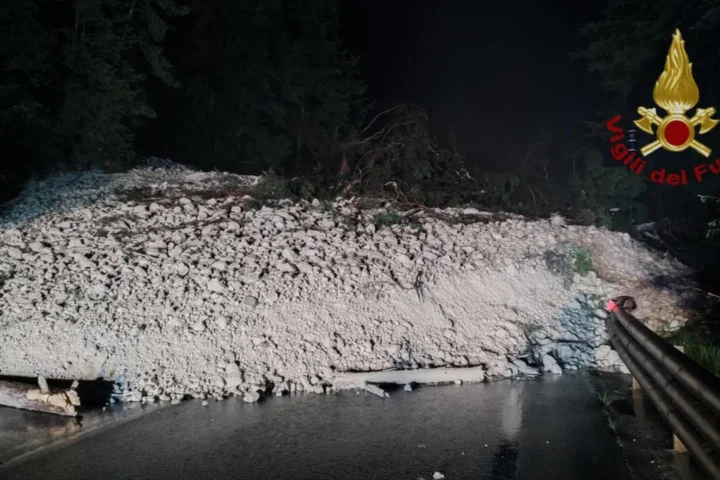 Italia: caldo estremo e maltempo provocano vittime e danni, nuova frana a San Vito di Cadore