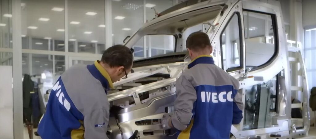 Iveco Group entra in Tata Motors, il governo annuncia: “Nuove opportunità di crescita dalla fusione”
