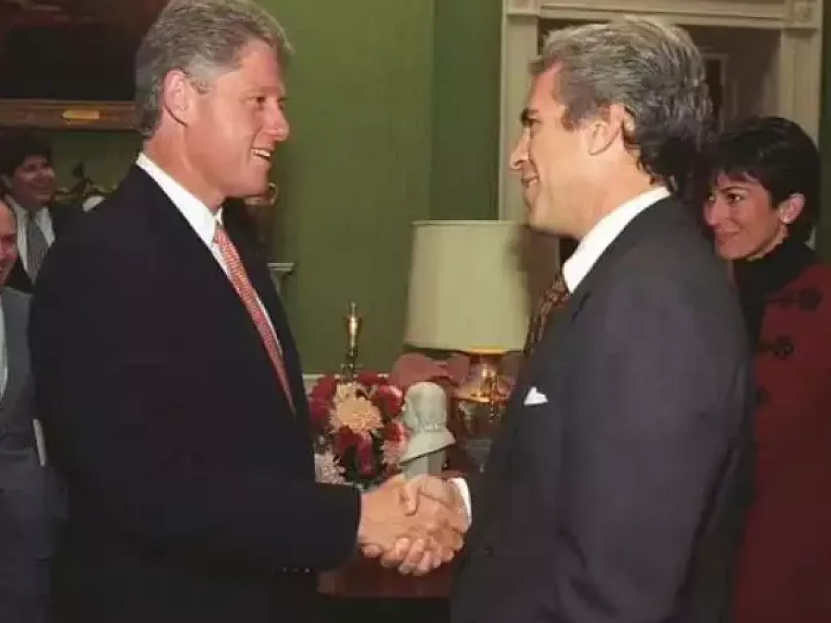 La lettera di Clinton a Epstein e la testimonianza di Maxwell sui cento nomi