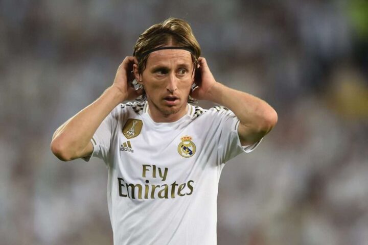 Luka Modric, ex stella del Real Madrid, arriva a Milano per il trasferimento al Milan