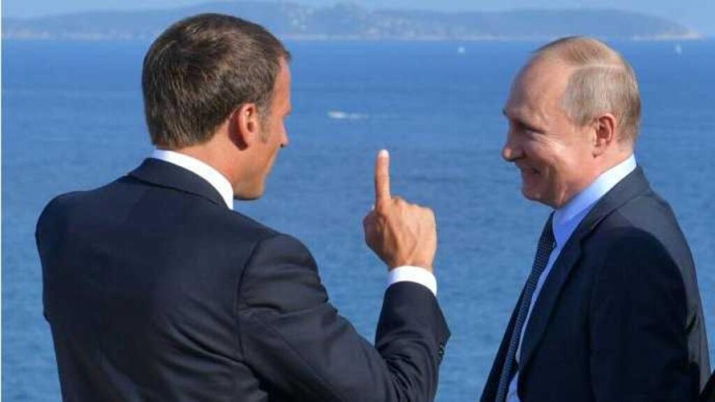 Macron contatta Putin: la prima telefonata in tre anni