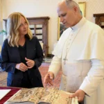 Meloni al Papa: "Serve la pace". Incontro ufficiale in Vaticano per la tregua in Ucraina