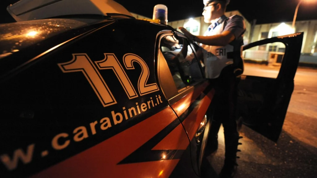 Minacciata con un cacciavite e sequestrata: l'incubo di una donna di 45 anni