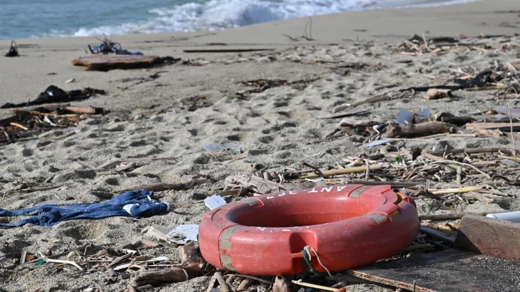 Naufragio di Cutro: sei militari rinviati a giudizio