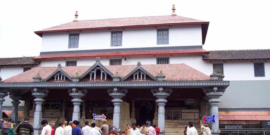Omicidi e stupri di massa vicino a un tempio induista in India