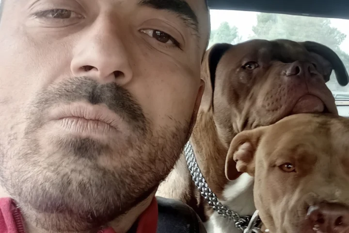 Padre aggredisce e spara al figlio in strada