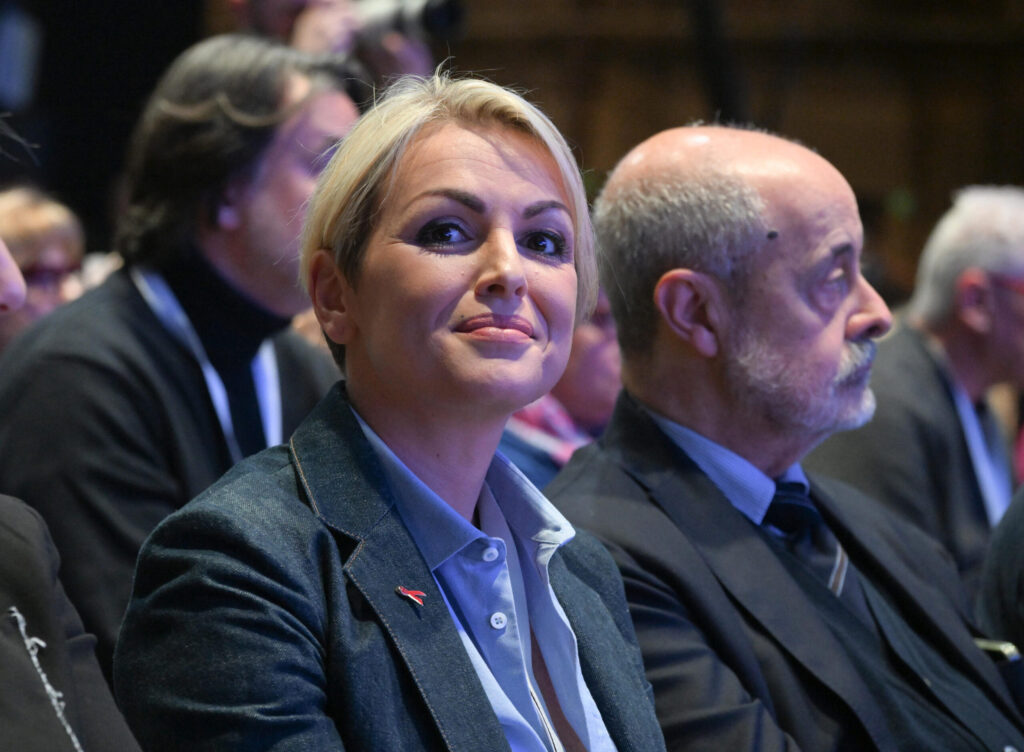 Pascale ribatte a Gasparri: «Si concentri sull'Italia, non su di me» – Il video