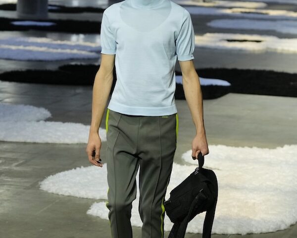 Prada accusata di plagio dei sandali tradizionali indiani