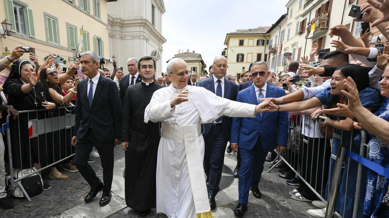 Primo Angelus a Castel Gandolfo: "La guerra devasta i popoli"