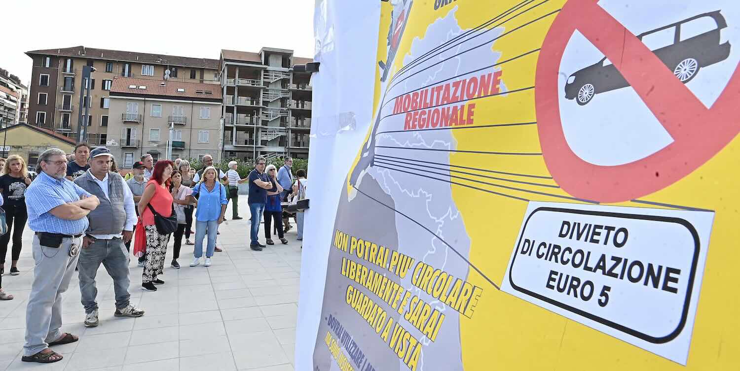 Rinvio dello stop ai diesel Euro 5: le nuove date e le aree interessate