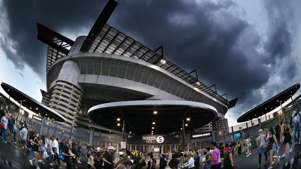 San Siro: inchiesta e politica, il dibattito sullo stadio rinviato a settembre