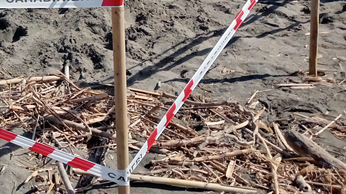 Sepolto vivo nella sabbia, i soccorsi arrivano dopo 40 minuti