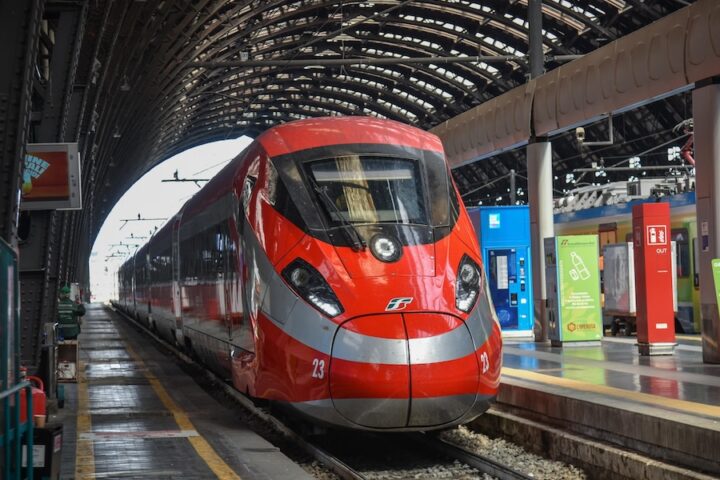 Sospensione dei treni Milano-Parigi a causa di un forte temporale in Francia