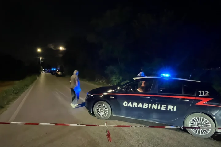 Spari a una festa di compleanno, una donna uccisa davanti ai bambini