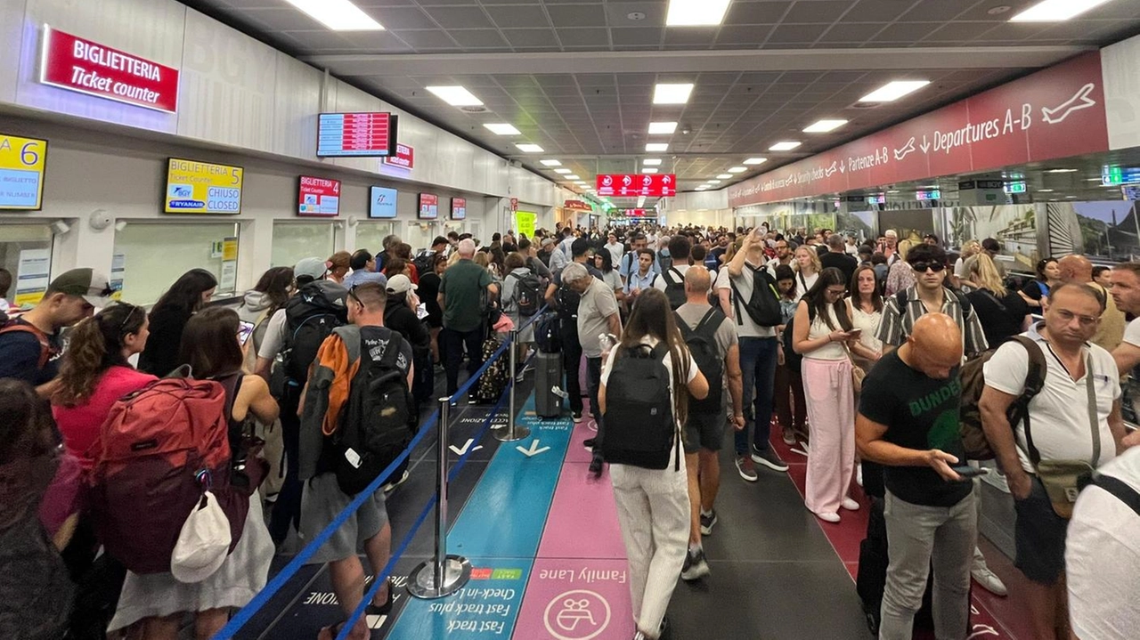 Suicidio in pista a Orio, scatta l'allerta sicurezza nello scalo