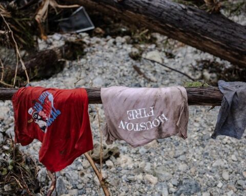 Texas, strage e eroe: «Serve una motosega, andiamo a Hunt per l’alluvione»