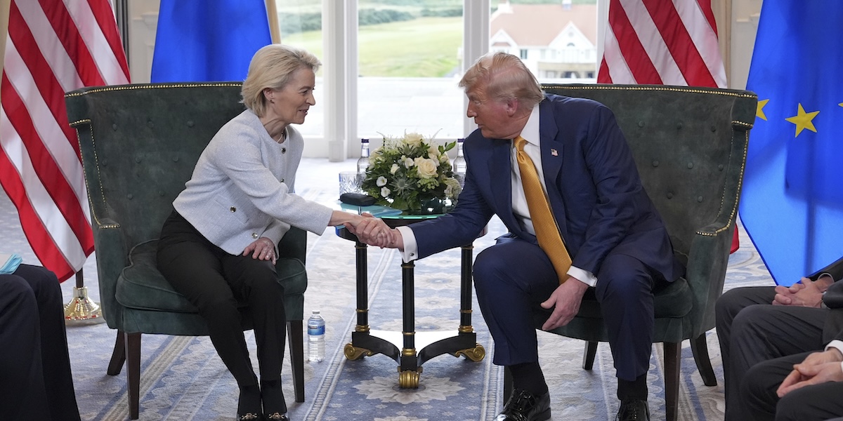 Trump annuncia dazi del 15% su merci europee