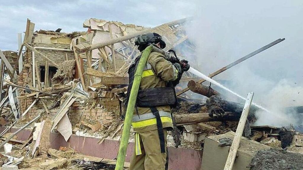 Trump interrompe gli aiuti a Kiev: «Prima gli interessi americani», avverte Mosca