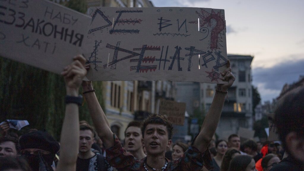 Ucraina, proteste a Kiev contro la riforma che mina le agenzie anticorruzione