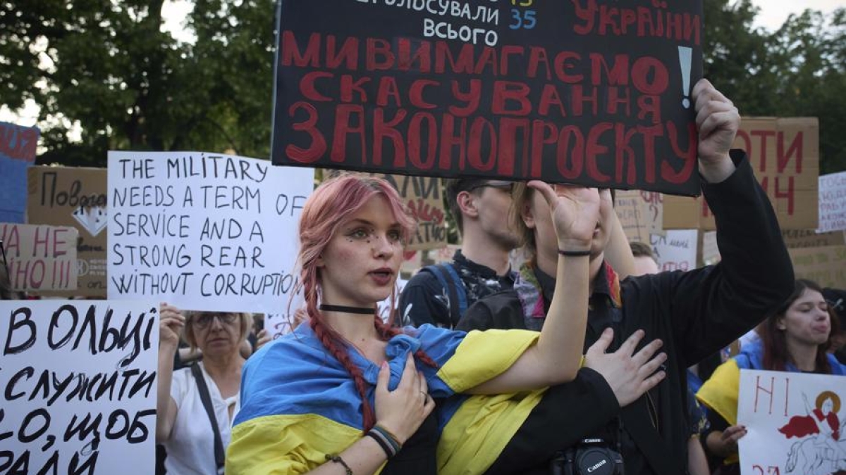 Ucraina-Russia, ultime notizie in diretta: attacco massiccio di droni russi su Kharkiv, avverte il sindaco. Zelensky: pressione crescente