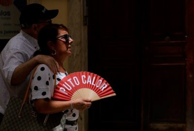 Ventagli, sole e sudore in estate