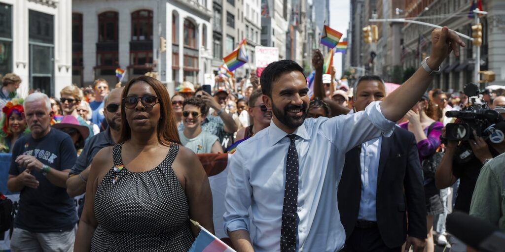Zohran Mamdani vince le primarie del Partito Democratico per sindaco di New York con il 56%