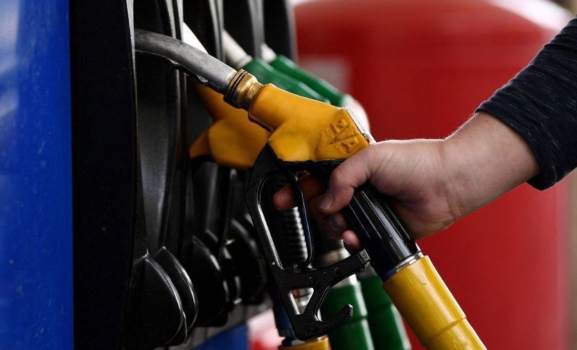 Il prezzo della benzina sale in Russia, il governo vieta l’export e minimizza l’impatto