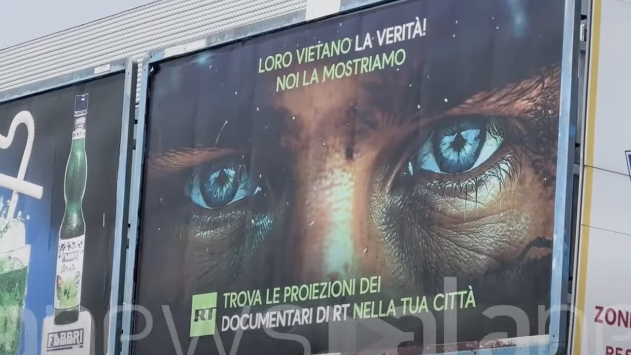 RT lancia una campagna di propaganda in Italia con maxi-billboard